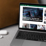 Laptop sa prikazom WordPress sajta fokusiranog na IT teme i članke o programiranju